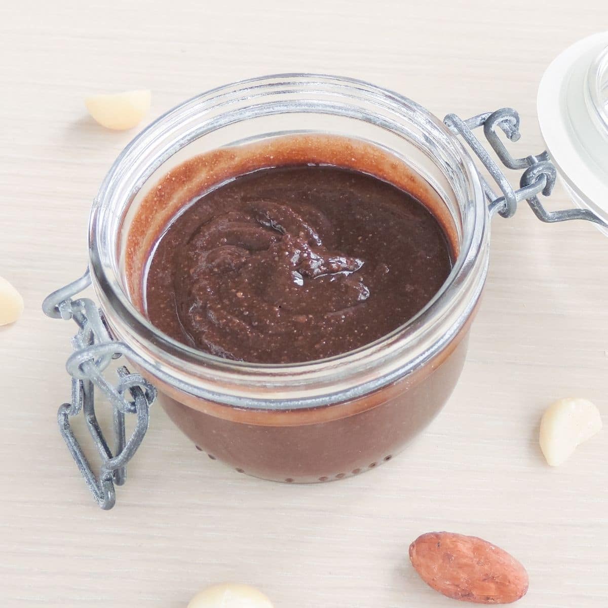 If you've ever been a fan of orange-chocolate combination (Jaffa Cakes, for example), you should love this Jaffa Chocolate Macadamia Butter recipe!