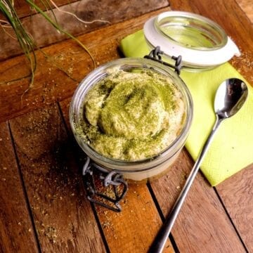 Who doesn’t fancy tiramisu? This recipe goes out to all the cow carb fellows, who would like to enjoy some low-carb keto matcha tiramisu.
