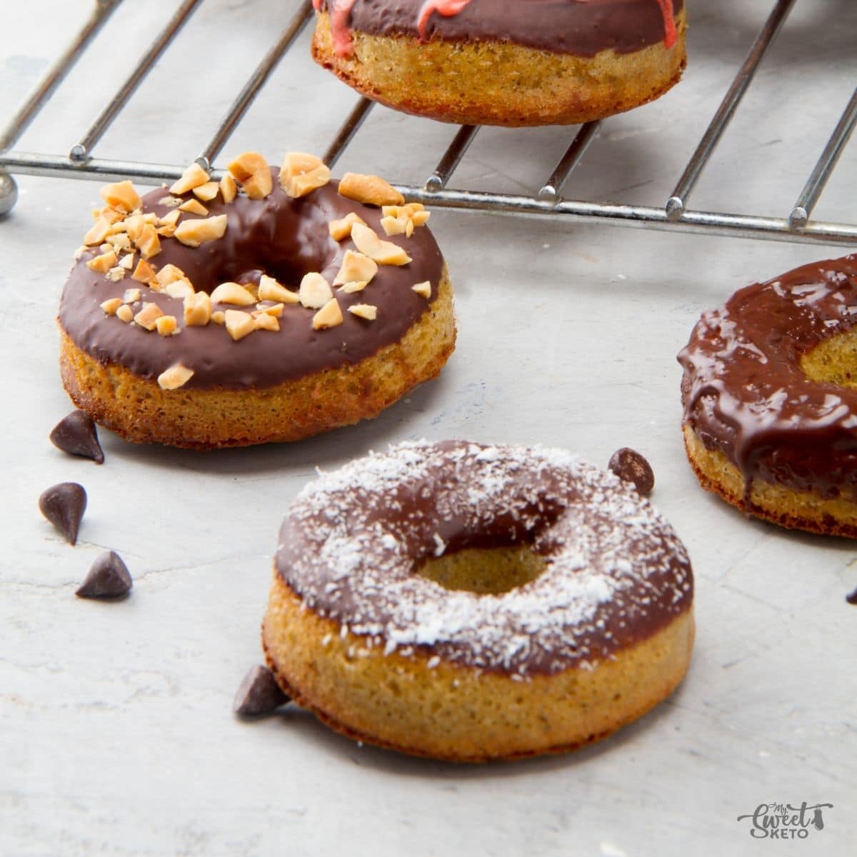 These sweet dough rings are usually fried and covered with sugar or chocolate glaze. We've turned them into keto donuts for every low-carber to enjoy! #keto #ketodonuts