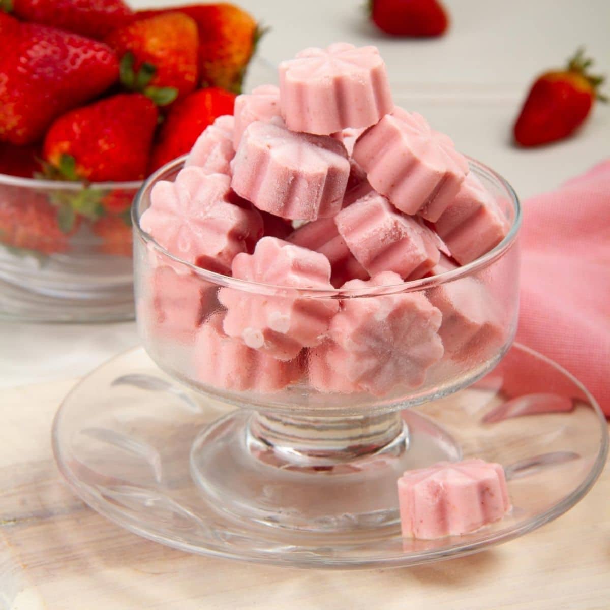 Nothing says sensuality and mouthwatering unctuousness like the strawberries and cream combo. These one-biters are luscious, to say the least; that’s why we’re making a whole bunch of them today. Do you want to see how? #keto