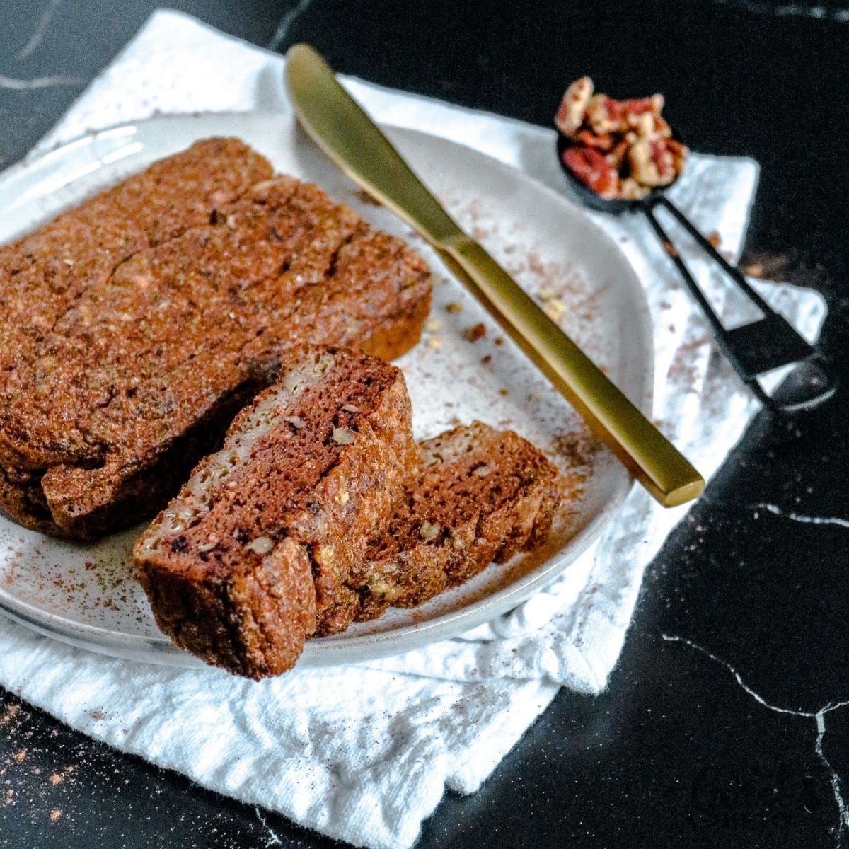 What's a dinner table without bread? Especially during the holidays. That's why today we're baking a delicious keto pumpkin pecan bread with just five ingredients. Besides, it is ready in fewer than an hour! #keto