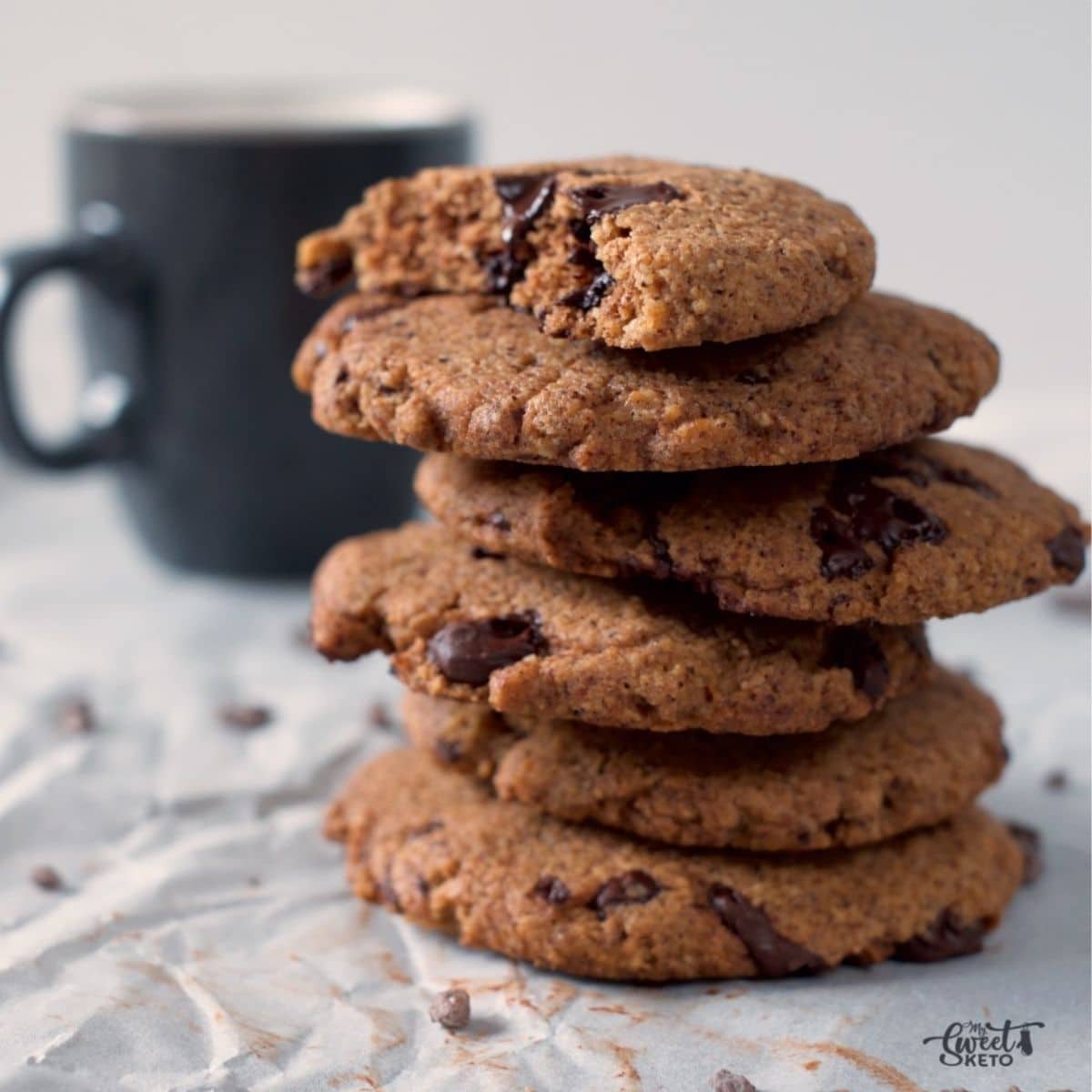 These keto almond butter cookies are amazingly quick and easy to make. In just a few minutes you'll be able to enjoy the rich almond flavors.