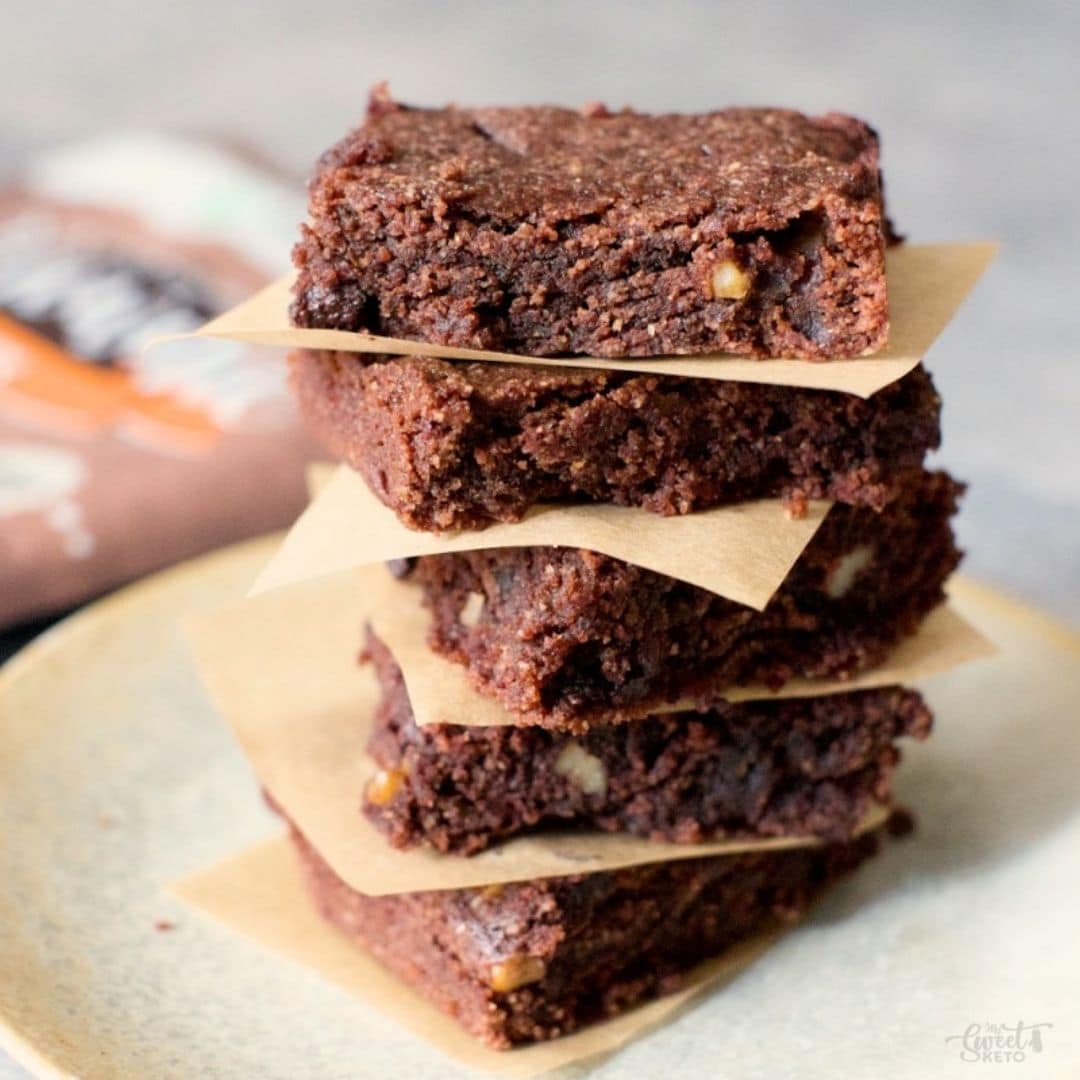 A prebought keto brownies mix? Only add some egg and butter? Yes, because sometimes life deserves to get a bit easy-going.